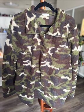 ODDY Camouflage Faux Sherpa Cowl Pullover in Green and Brown